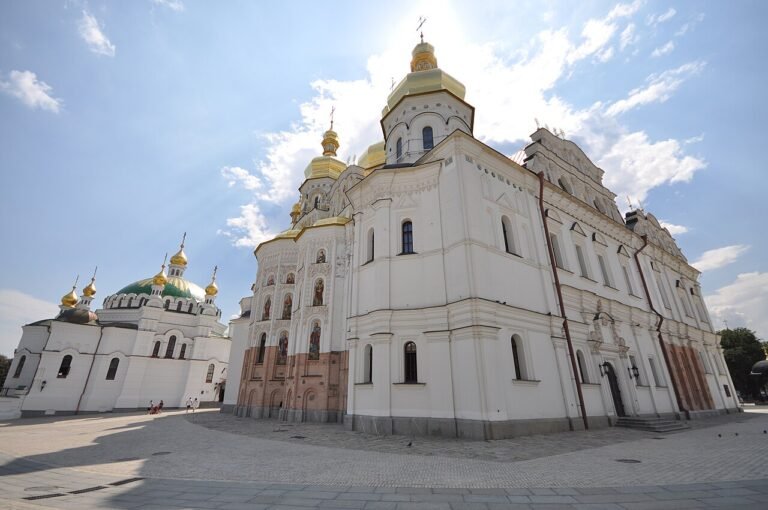 Russian Attacks Kill Eight Across Ukraine as US Steps Up Diplomacy